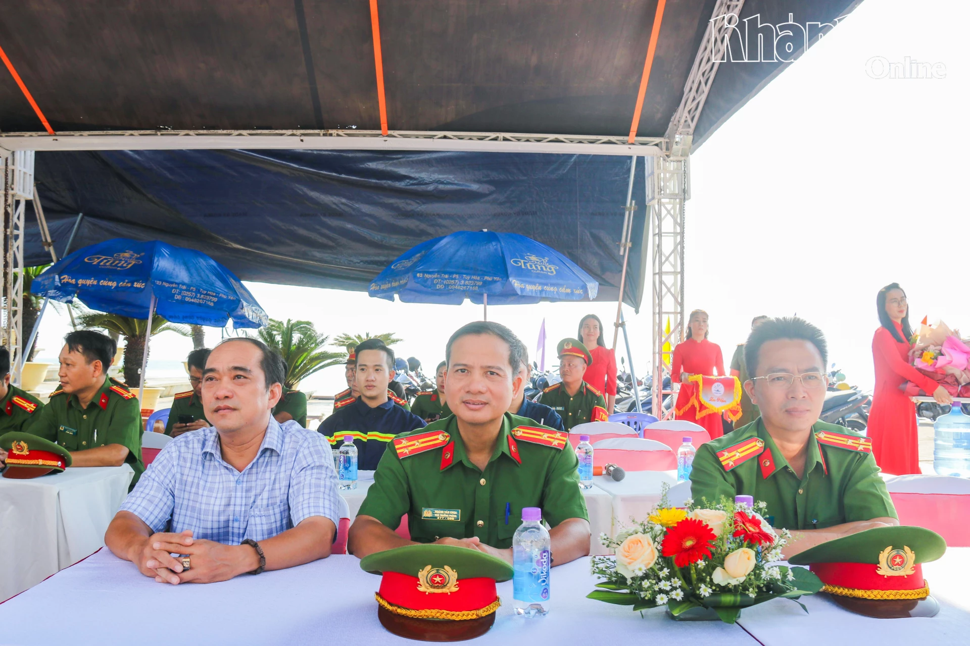 Các đại biểu tham dự lễ khai mạc hội thi.