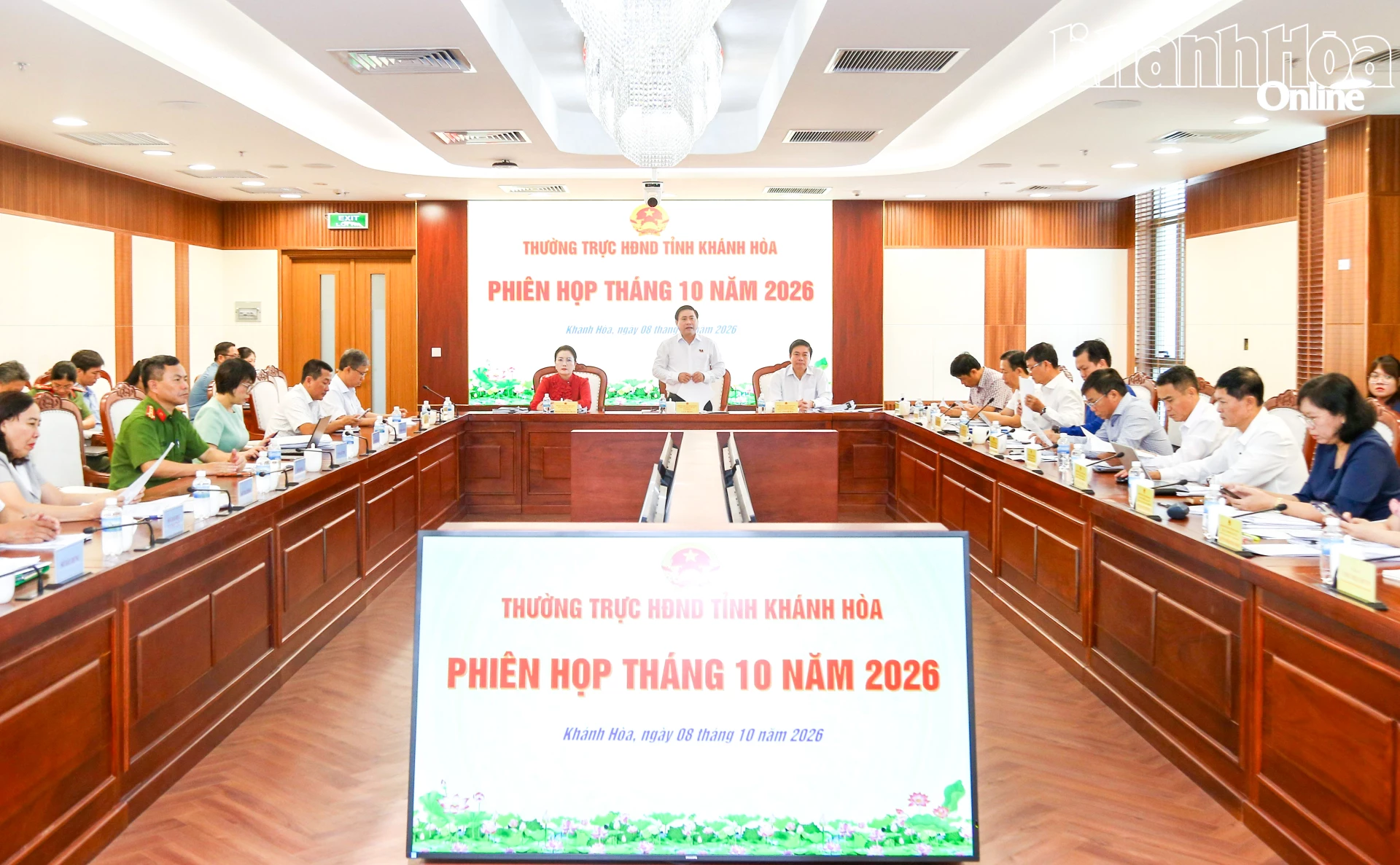 Các đại biểu tham dự phiên họp.