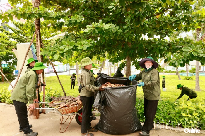 Công ty Cổ phần Vega City tổ chức chương trình ra quân vệ sinh môi trường 