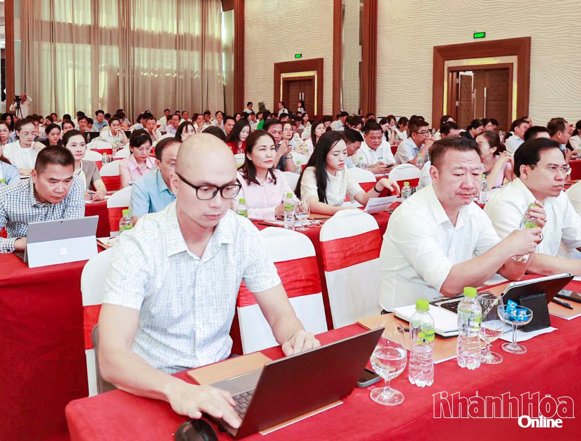 Đại biểu tham dự hội nghị.