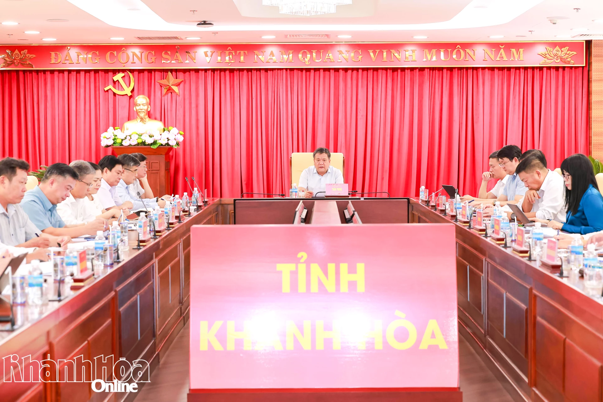 Quang cảnh phiên họp.
