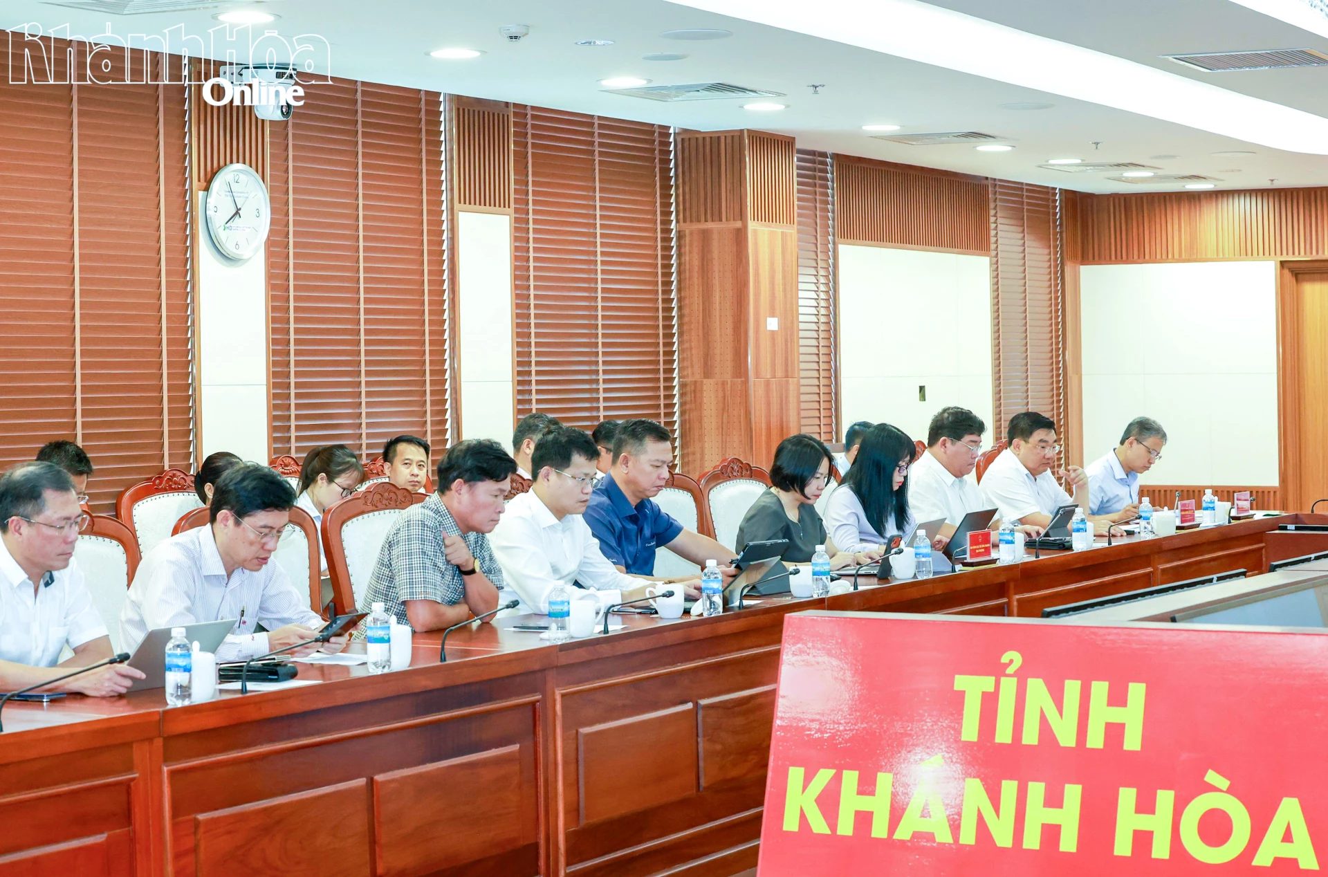 Các đại biểu tham dự hội nghị tại điểm cầu Khánh Hòa.