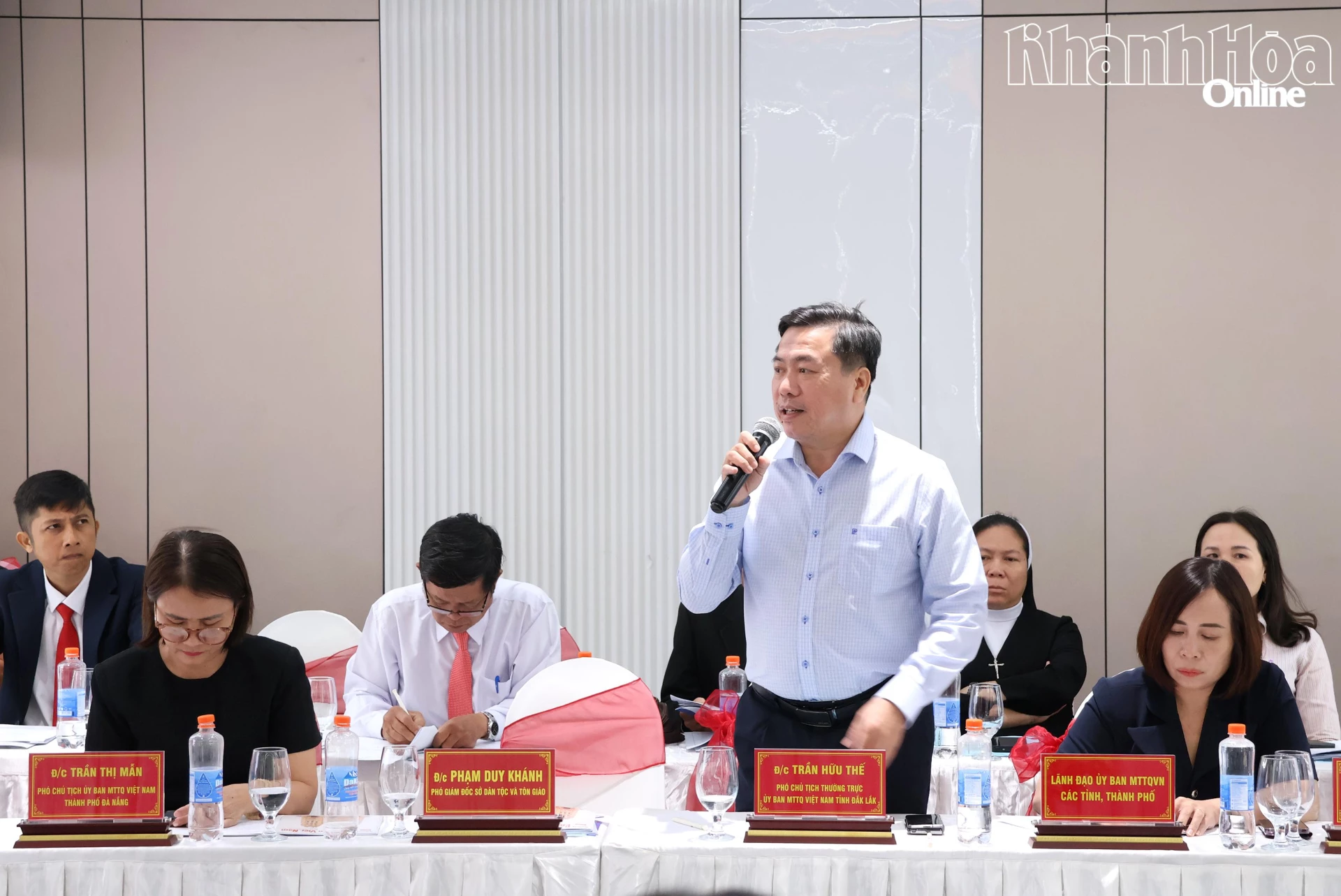 Lãnh đạo Ủy ban MTTQ Việt Nam tỉnh Lâm Đồng nêu ý kiến tại Hội nghị.