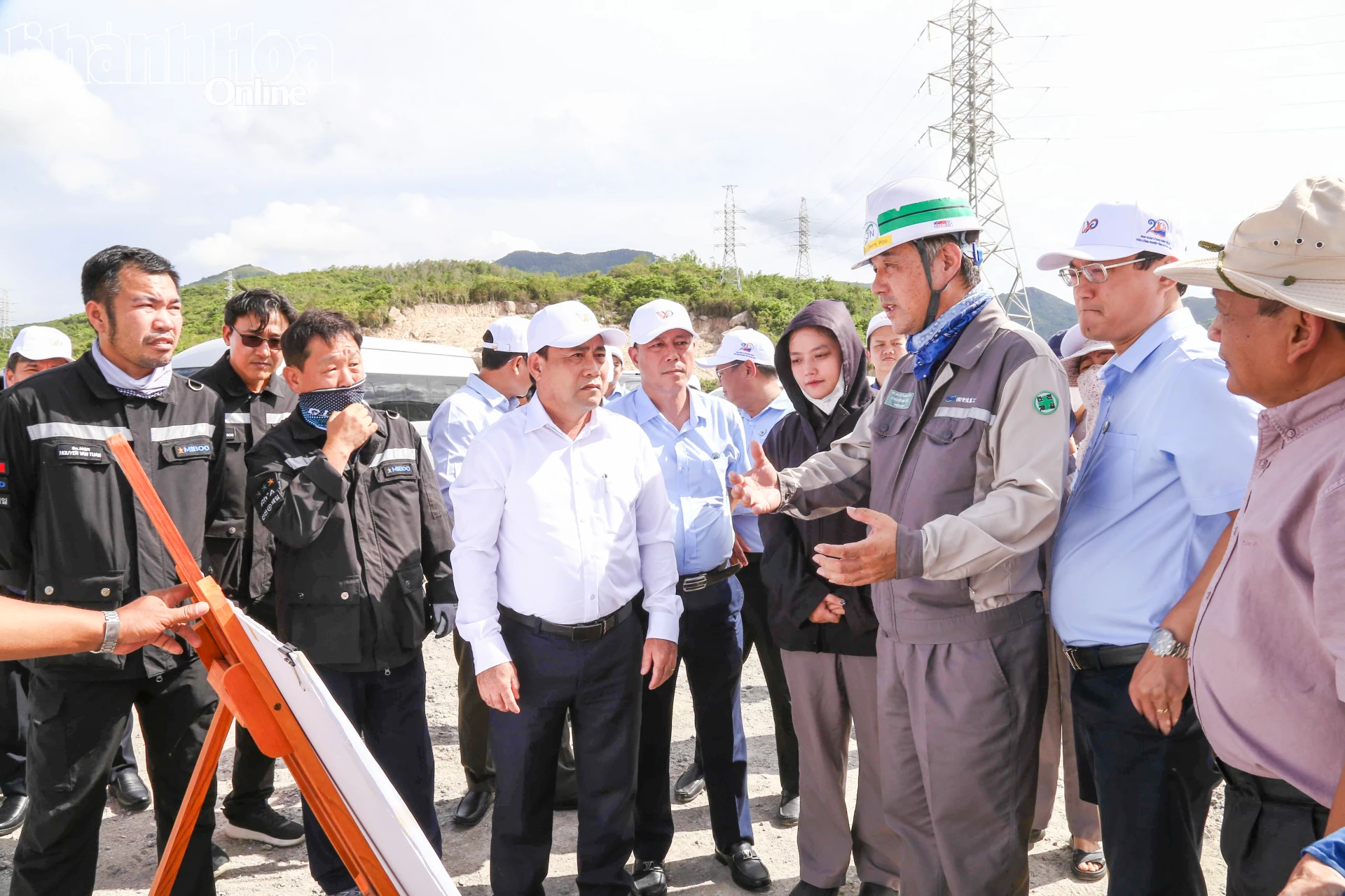 Đồng chí Lâm Đông và đoàn công tác khảo sát tại Khu Công nghiệp Ninh Thủy.