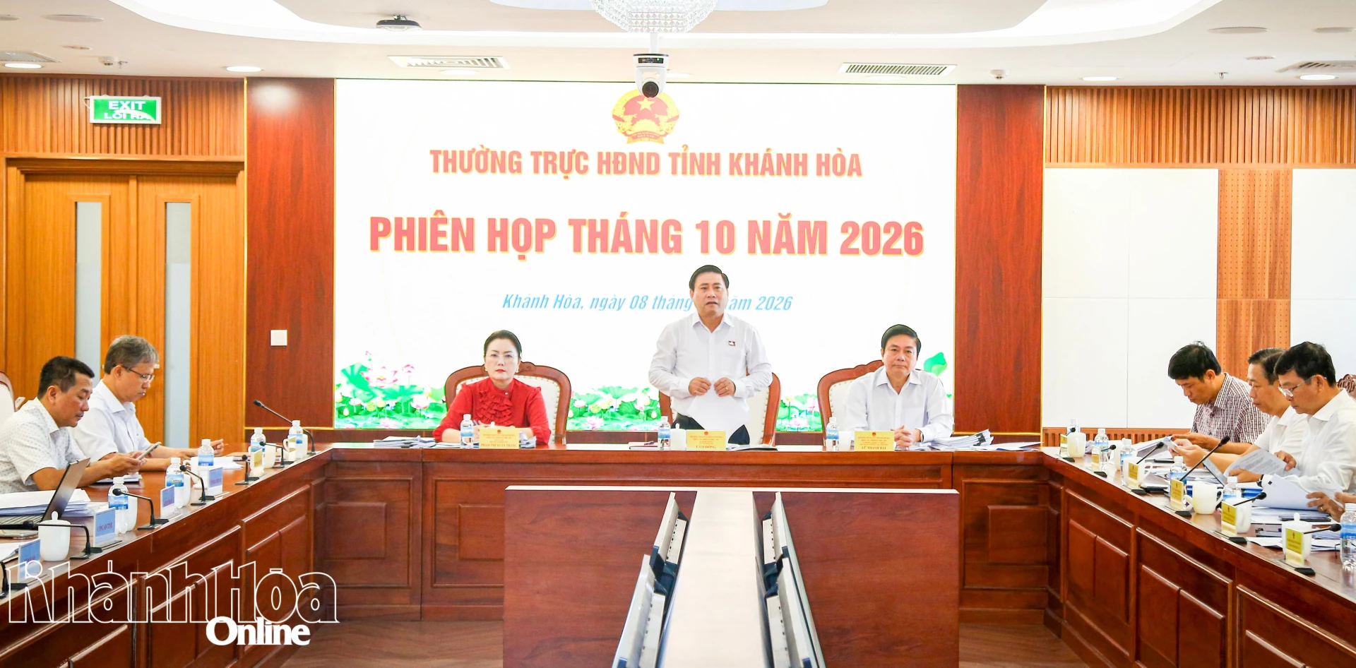 Quang cảnh phiên họp.