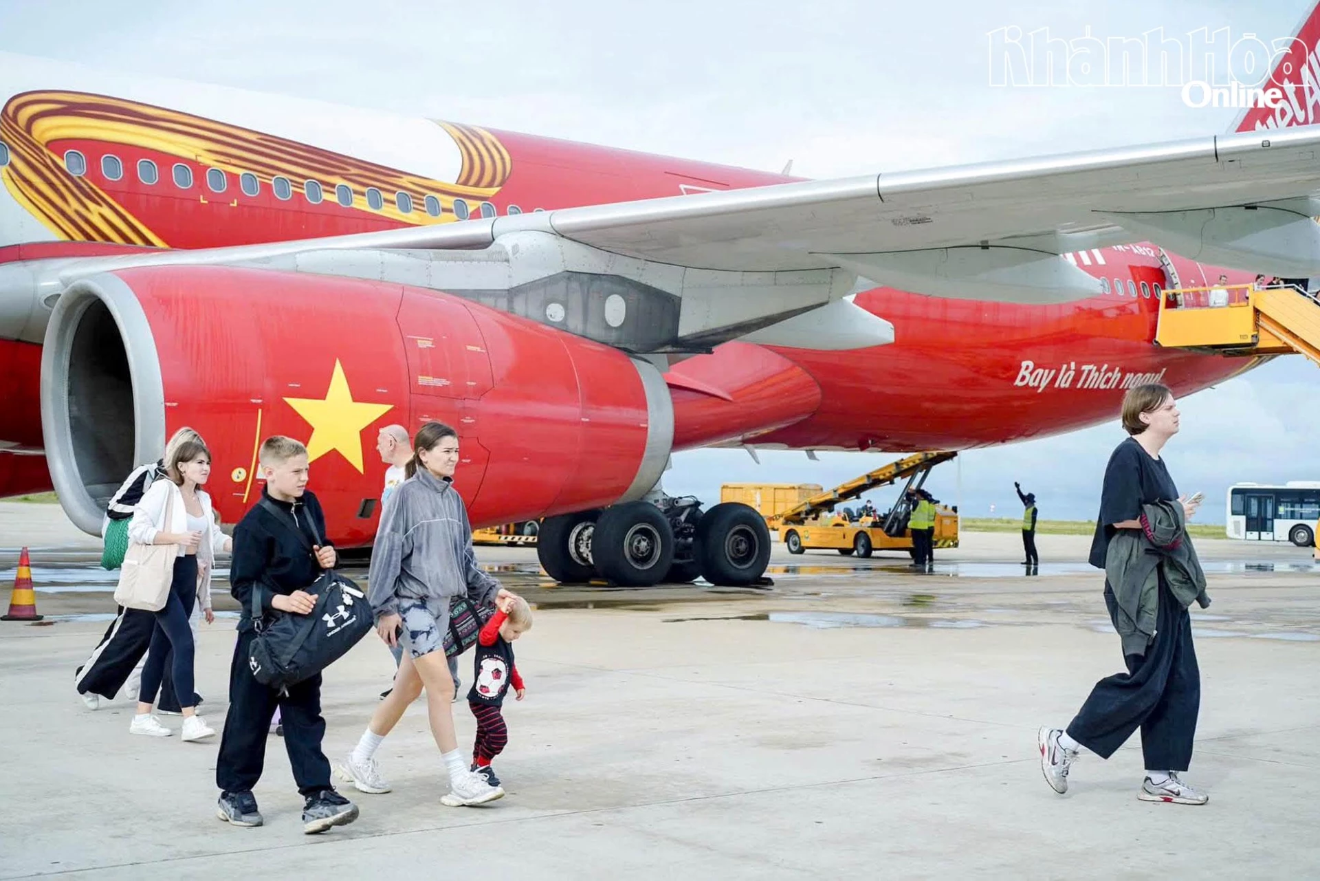 Khách Nga bay thẳng từ Moscow đến Khánh Hòa.