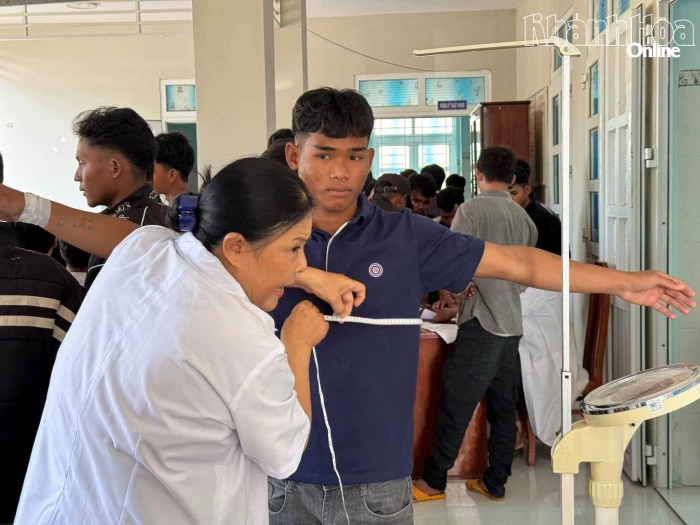Xã Bác Ái Tây khám sơ tuyển sức khỏe cho công dân trong độ tuổi thực hiện nghĩa vụ quân sự và nghĩa vụ tham gia Công an nhân dân