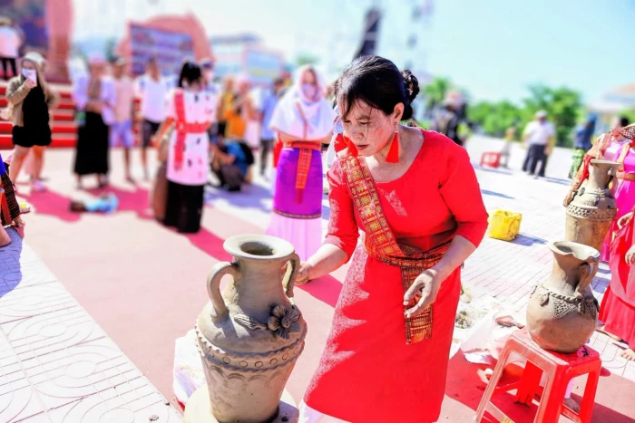 Tiếp tục triển khai Chương trình hành động quốc gia bảo vệ Nghệ thuật làm gốm của người Chăm
