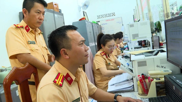 Công an tỉnh Khánh Hòa thực hiện 30 ngày đồng hành làm sạch dữ liệu đăng ký xe