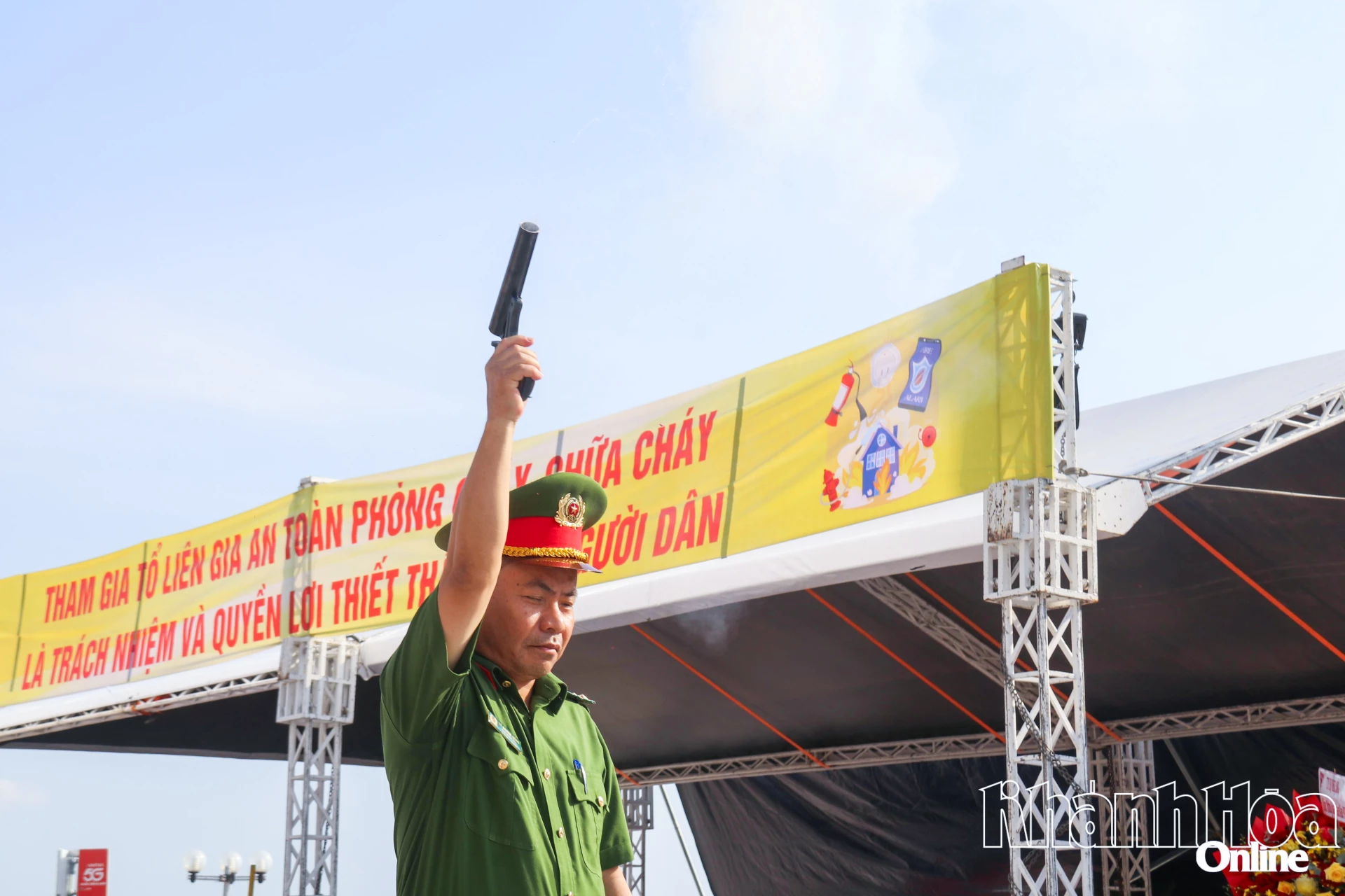 Đại tá Lê Quang Đồng phát lệnh hội thi.