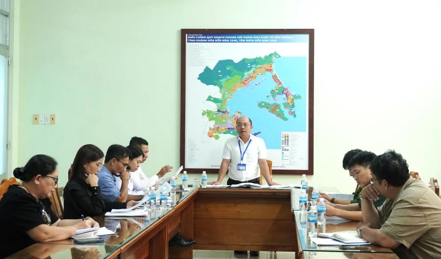 Quang cảnh cuộc họp.