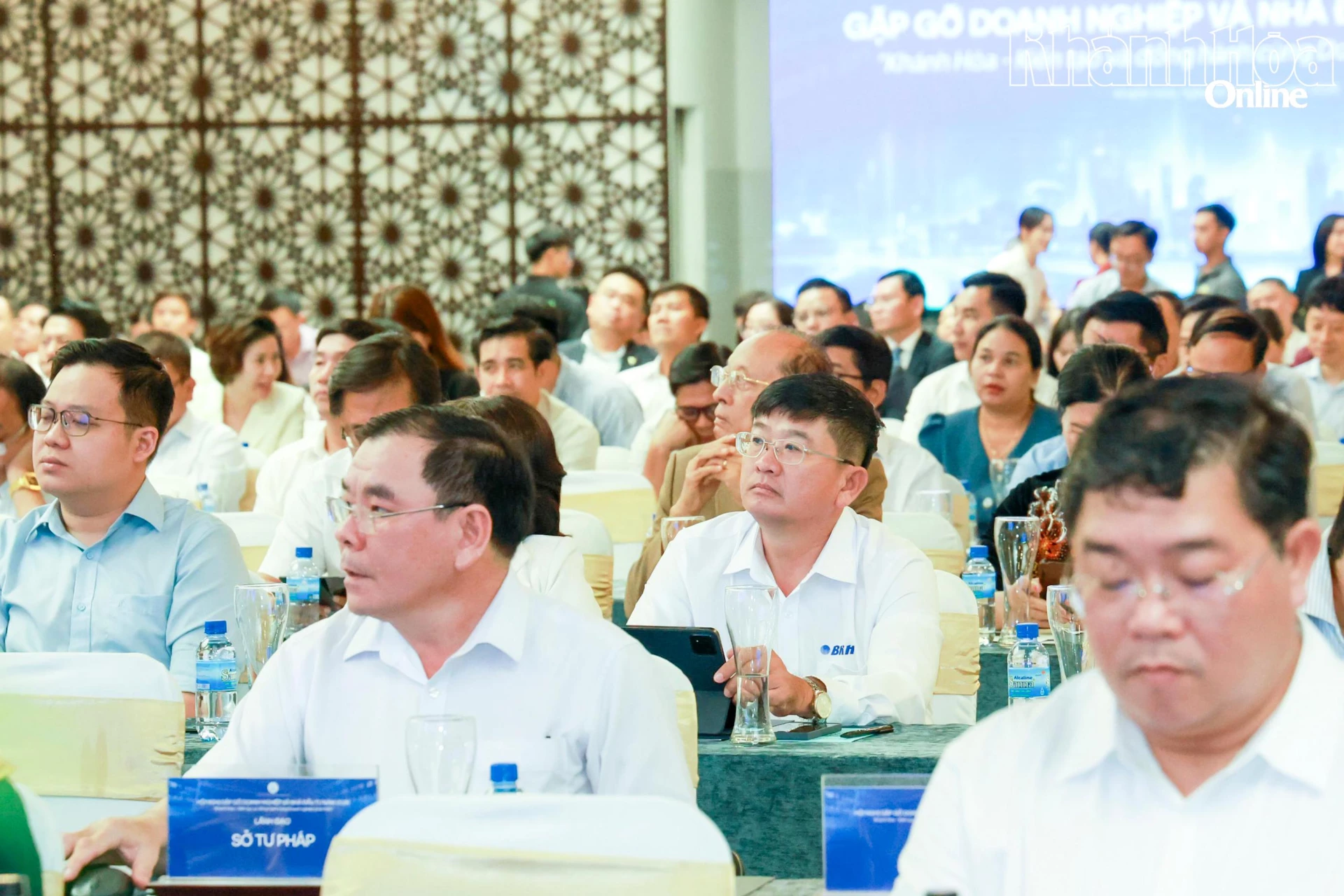 Lãnh đạo các đơn vị, địa phương tham dự hội nghị.