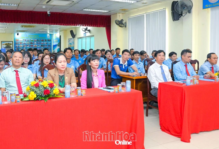 Công ty Yến sào Khánh Hòa tiếp tục tài trợ cho các đội bóng chuyền của tỉnh