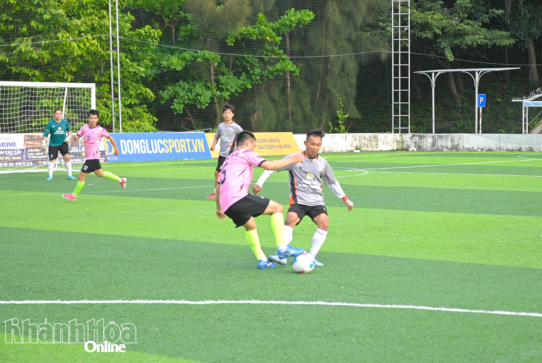 Trận đấu giữa An Đông FC và Phúc Đạt FC lượt trận vòng 2.