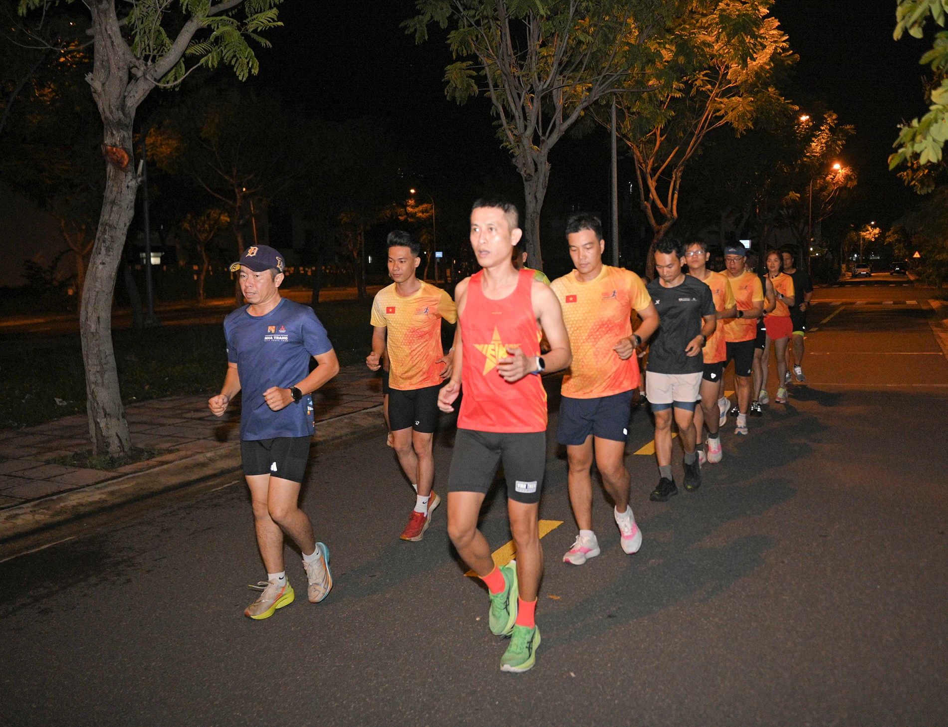 Các runner tích cực tập luyện chuẩn bị cho giải chạy Nha Trang Night Run Sanest, Sanvinest-BKH 2026.