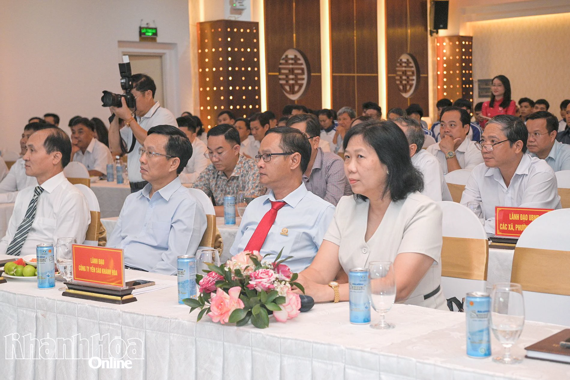 Các đại biểu tham dự hội nghị.
