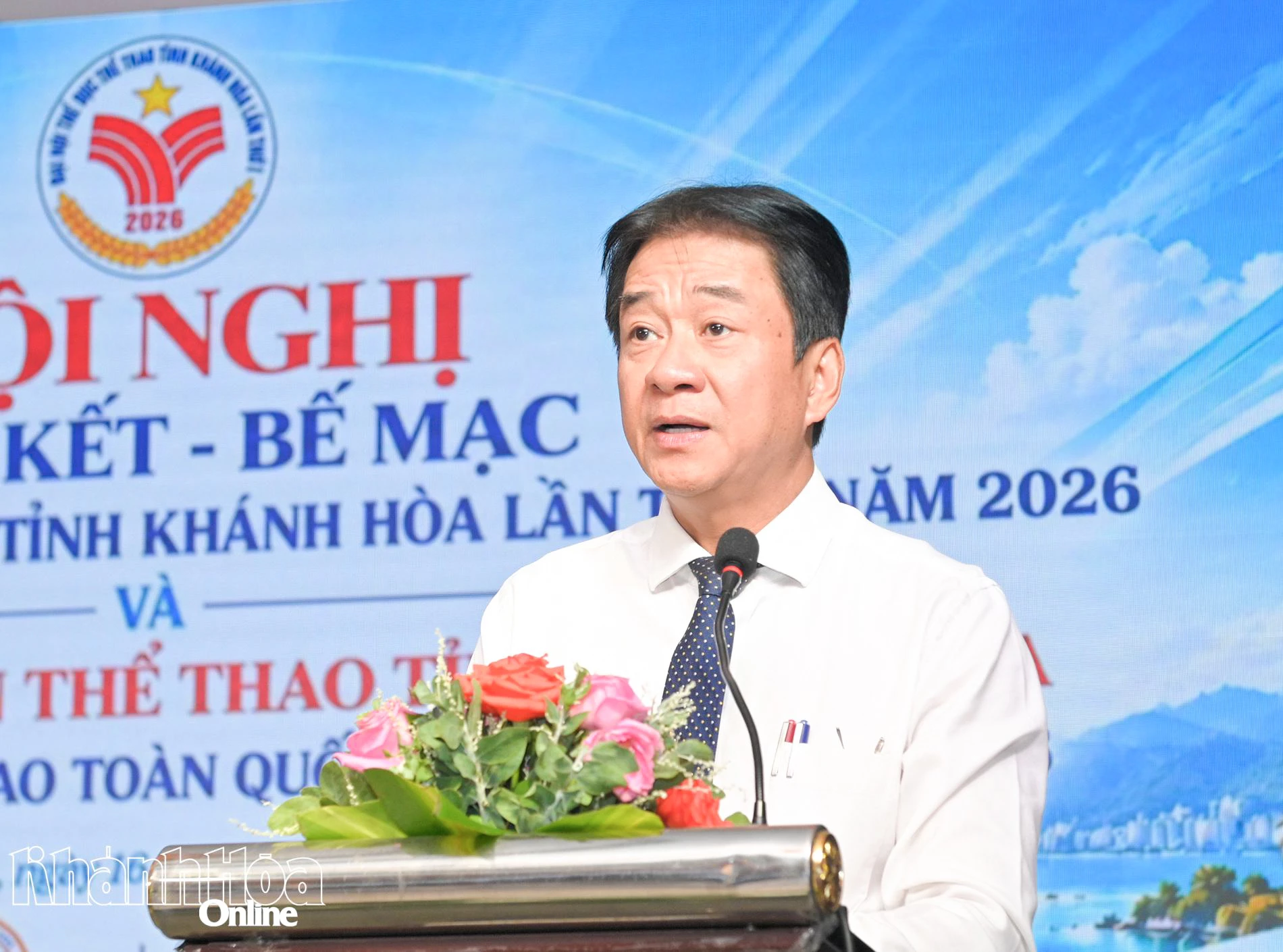 Đồng chí Nguyễn Long phát biểu tại hội nghị.