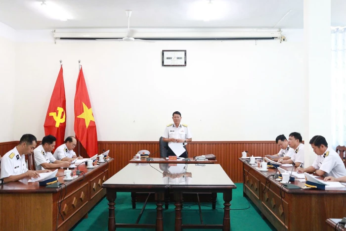 Vùng 4 Hải quân kiểm tra công tác huấn luyện hạ sĩ quan chỉ huy tại Lữ đoàn 101