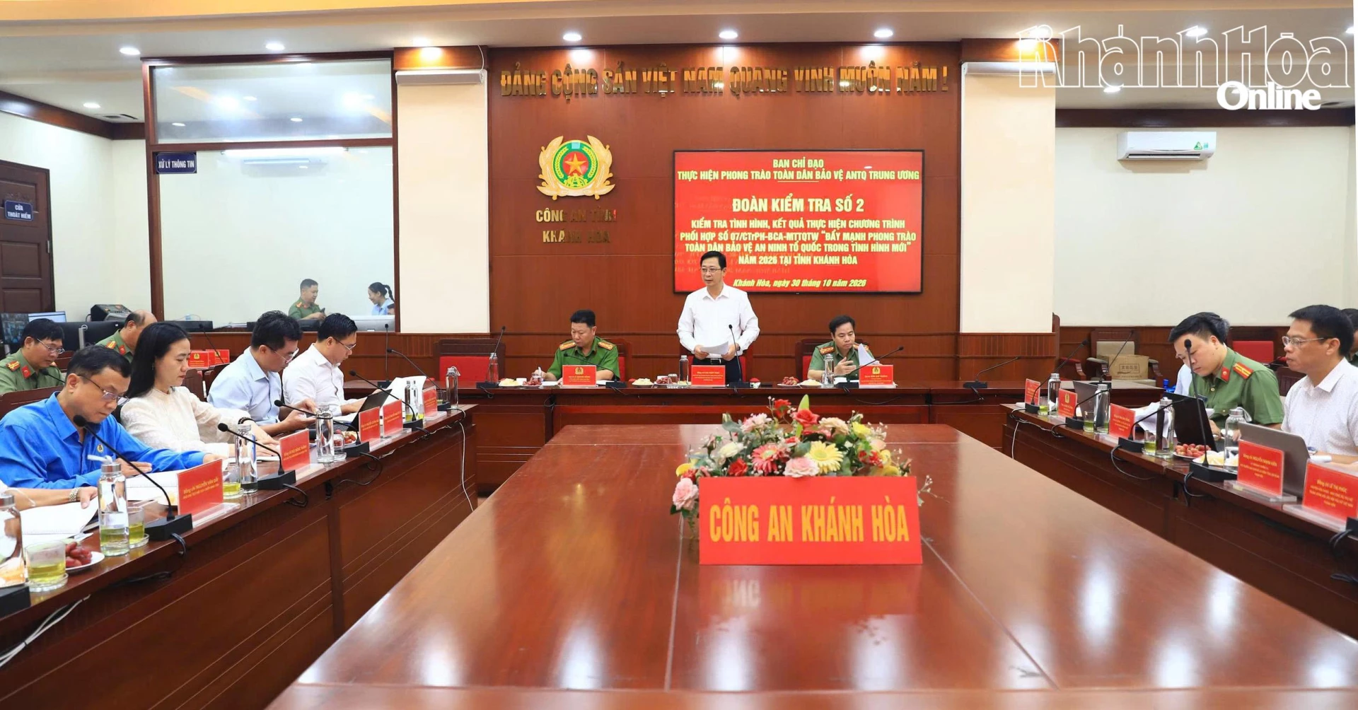 Các đại biểu tham dự buổi kiểm tra.