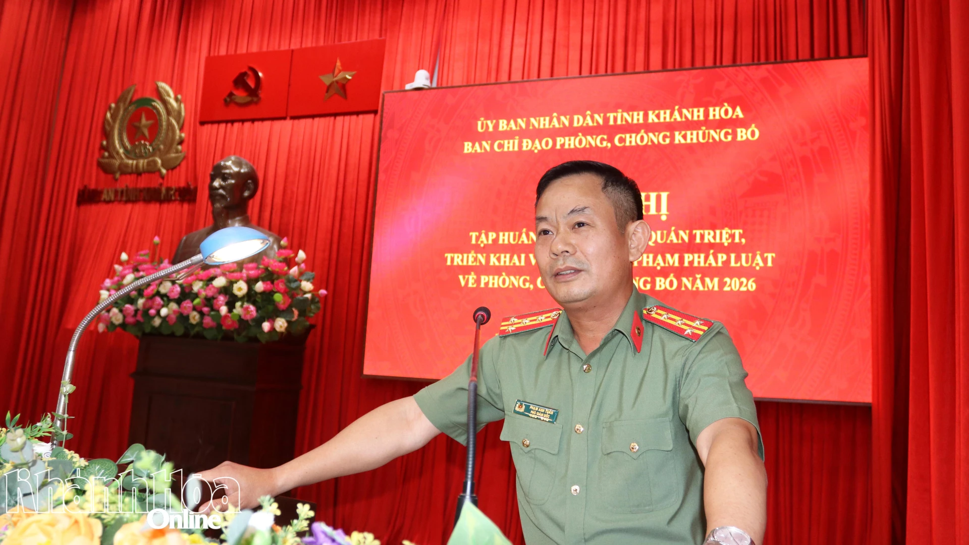 Đại tá Phạm Anh Tuấn phát biểu tại hội nghị.