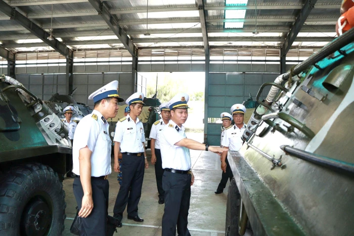 Vùng 4 Hải quân kiểm tra tại Lữ đoàn 101