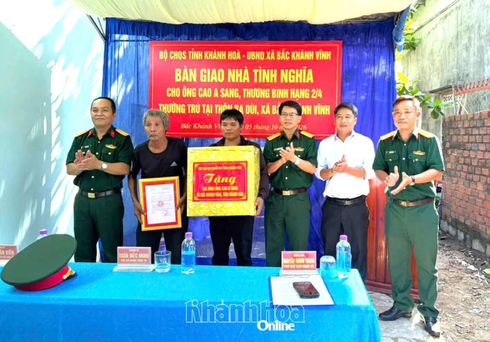 Bàn giao nhà tình nghĩa cho thương binh tại xã Bắc Khánh Vĩnh