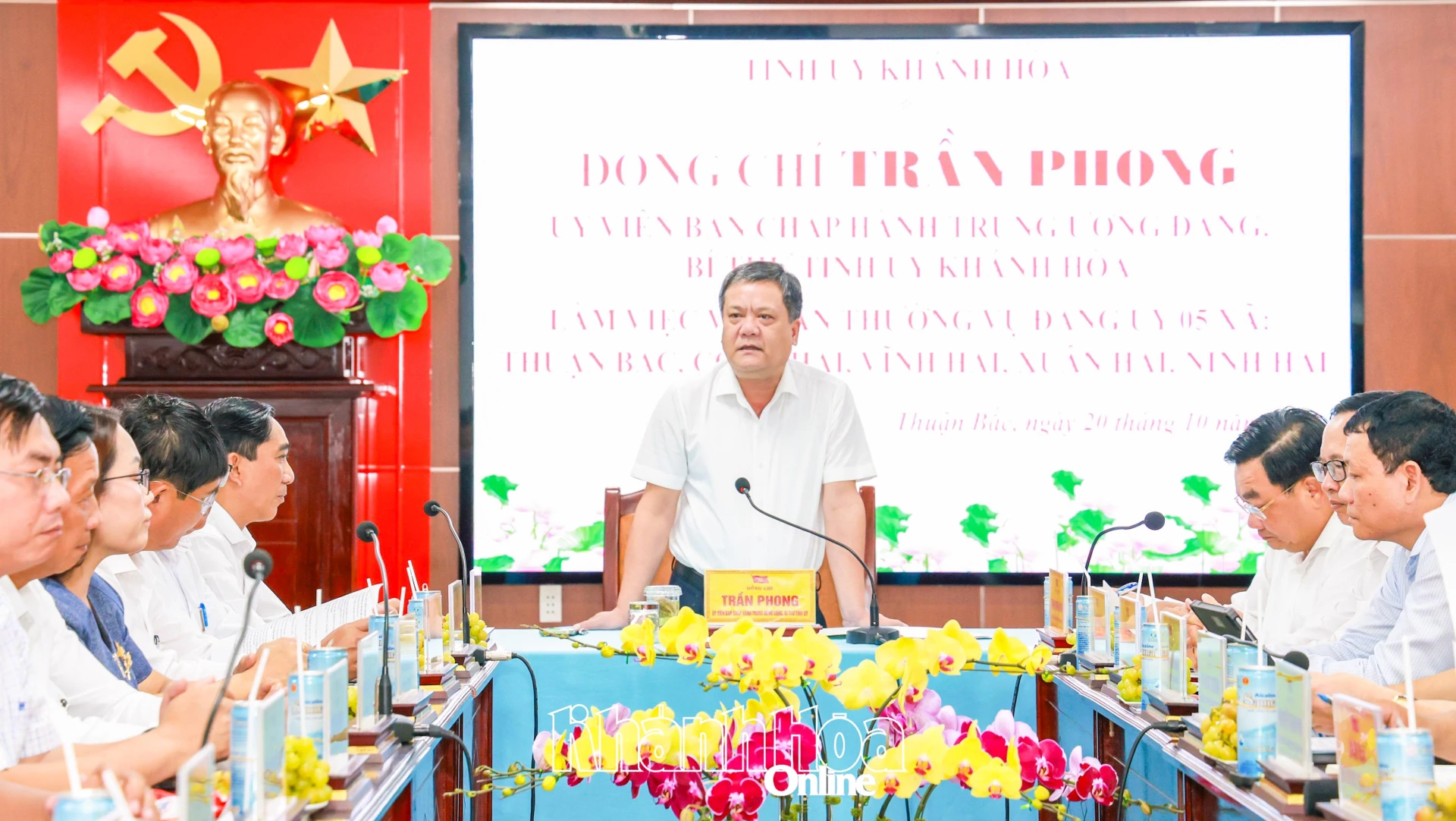 Bí thư Tỉnh ủy Trần Phong phát biểu kết luận buổi làm việc. 