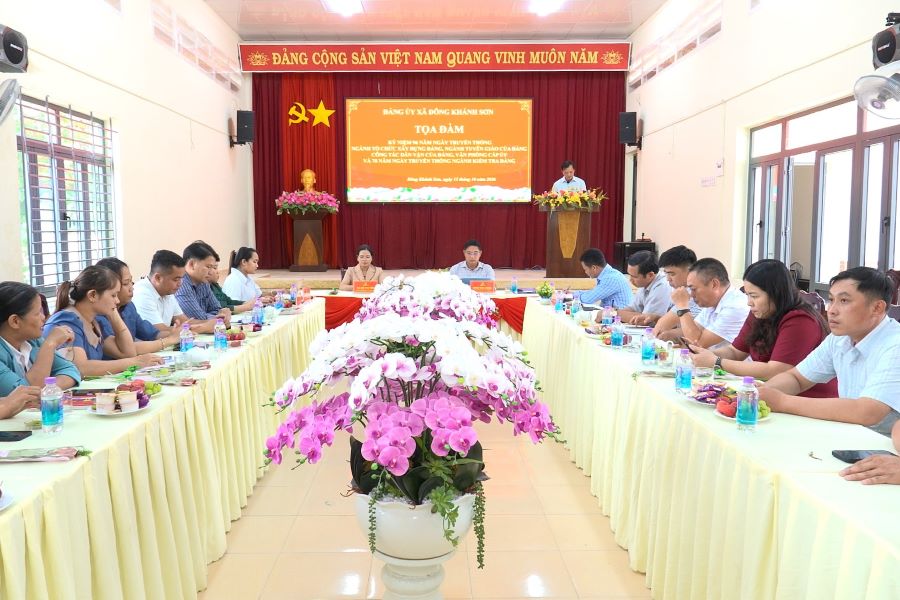Quang cảnh buổi tọa đàm.