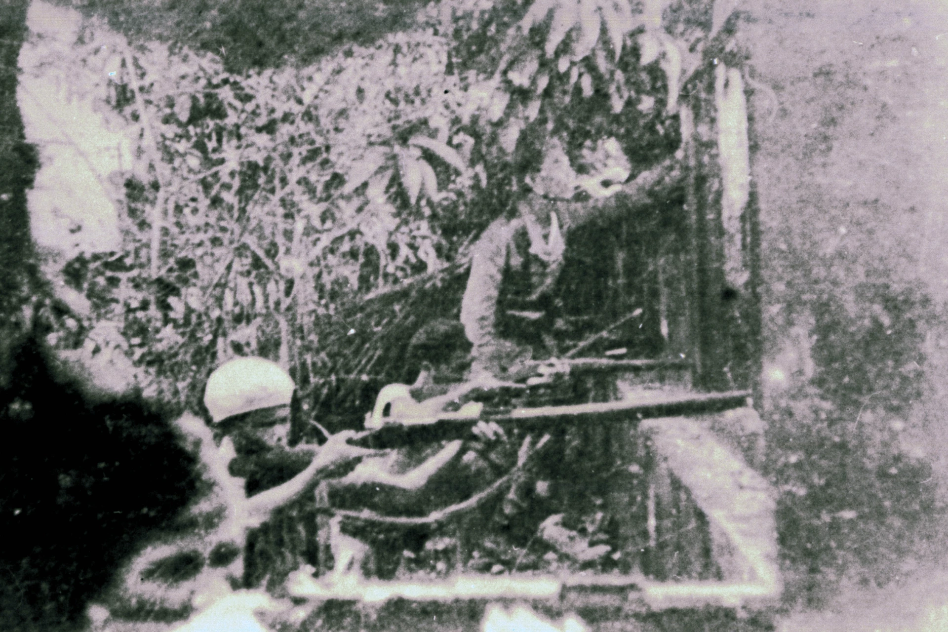 Quân ta chiến đấu dũng cảm tại Nha Trang năm 1946. Ảnh: Nguyễn Bá Khoản
