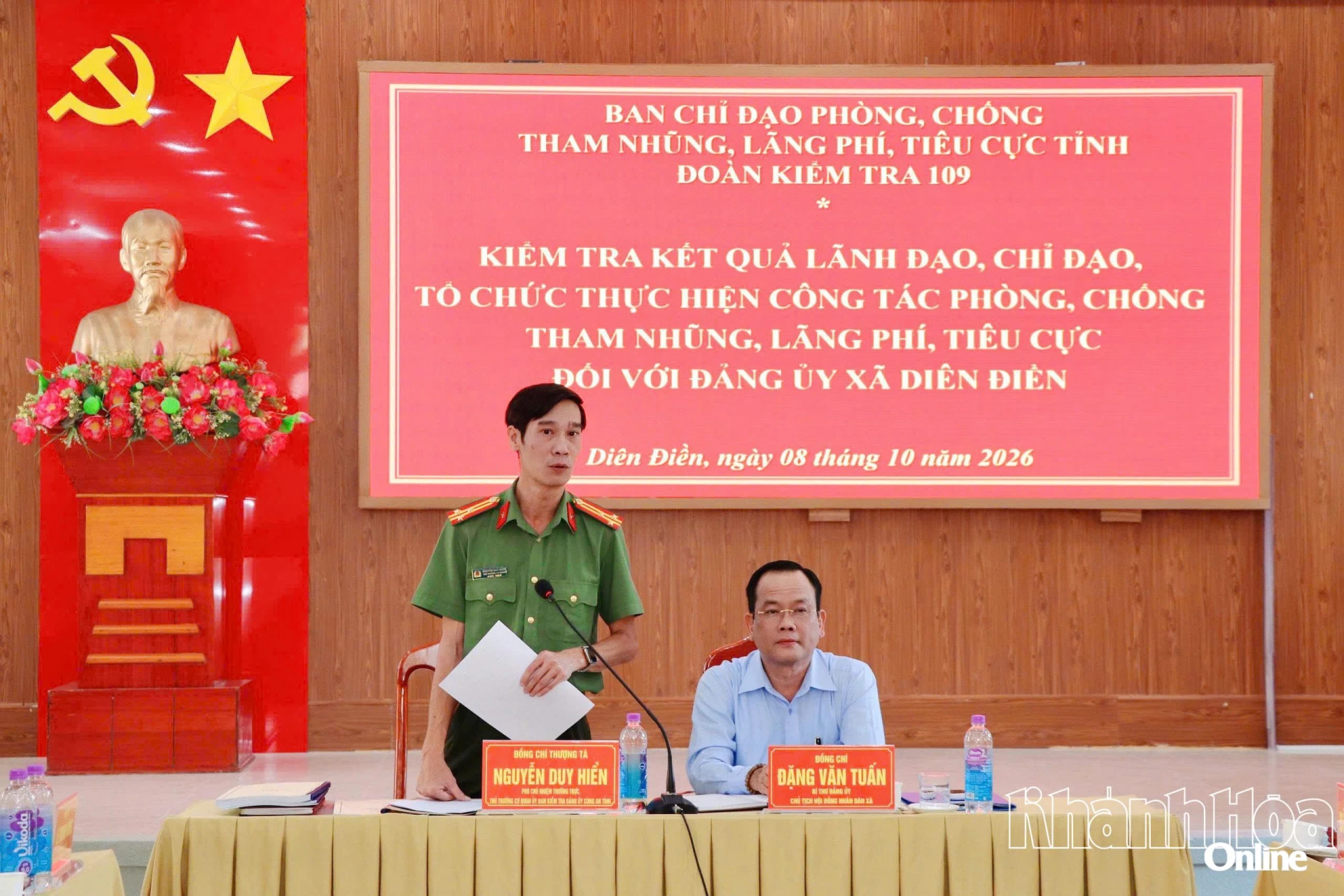 Thượng tá Nguyễn Duy Hiển, Trưởng đoàn kiểm tra, làm việc với Đảng ủy xã Diên Điền.