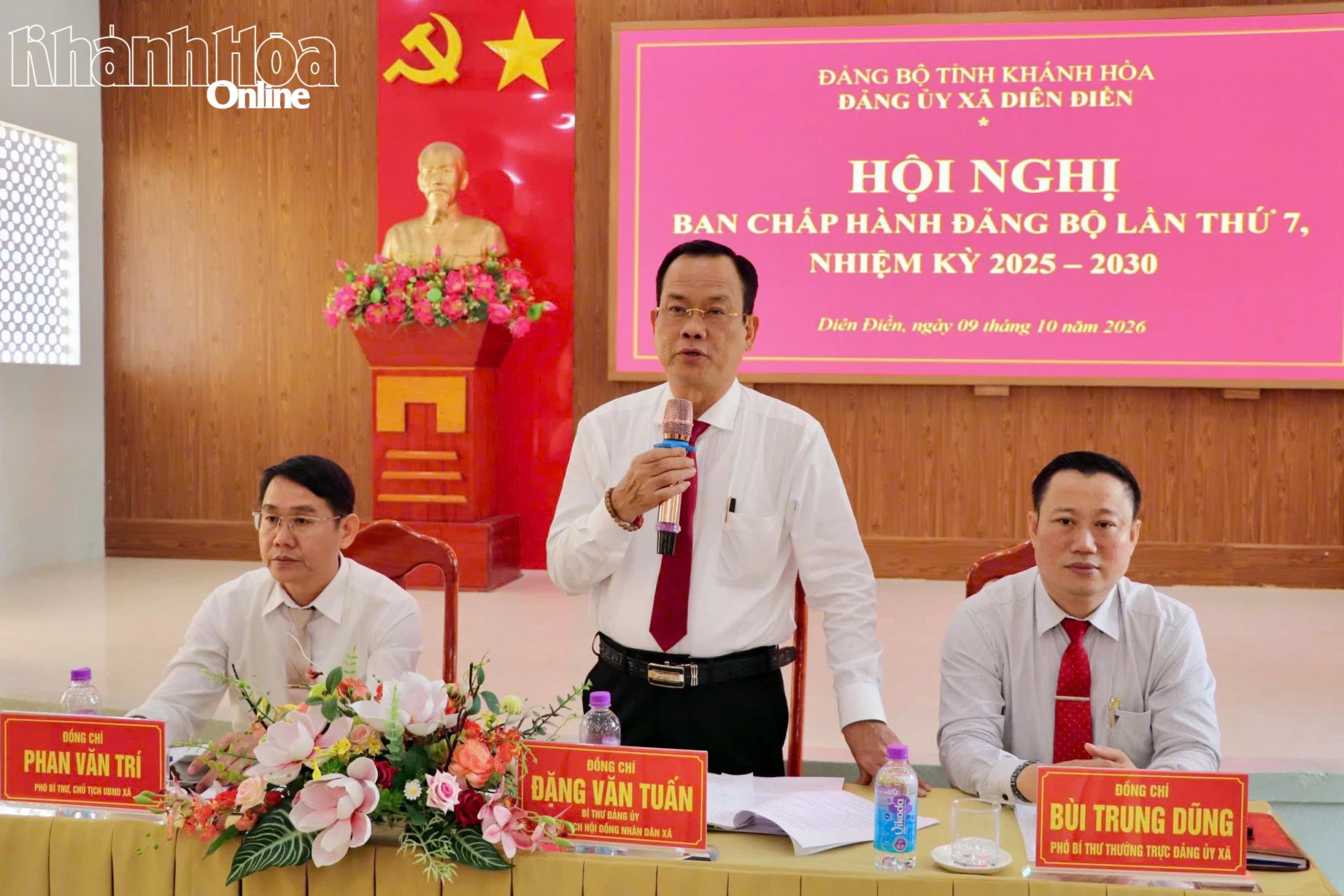 Thường trực Đảng ủy xã chủ trì hội nghị.