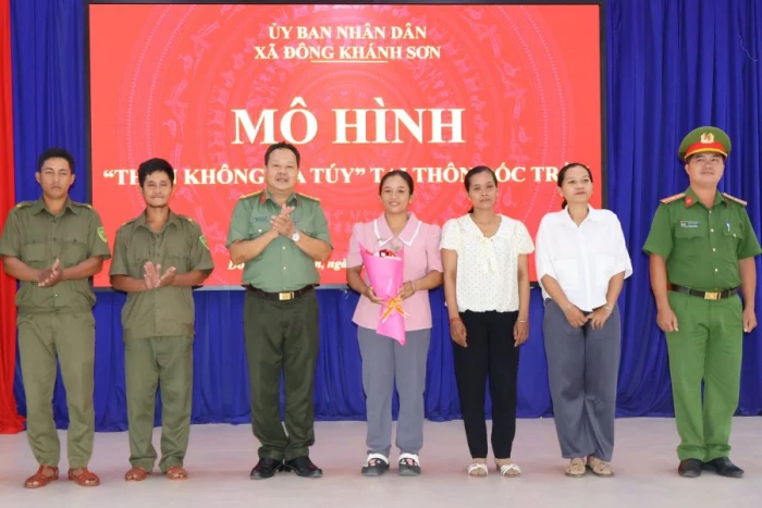 Xã Đông Khánh Sơn ra mắt mô hình “Thôn không ma túy” tại 6 thôn
