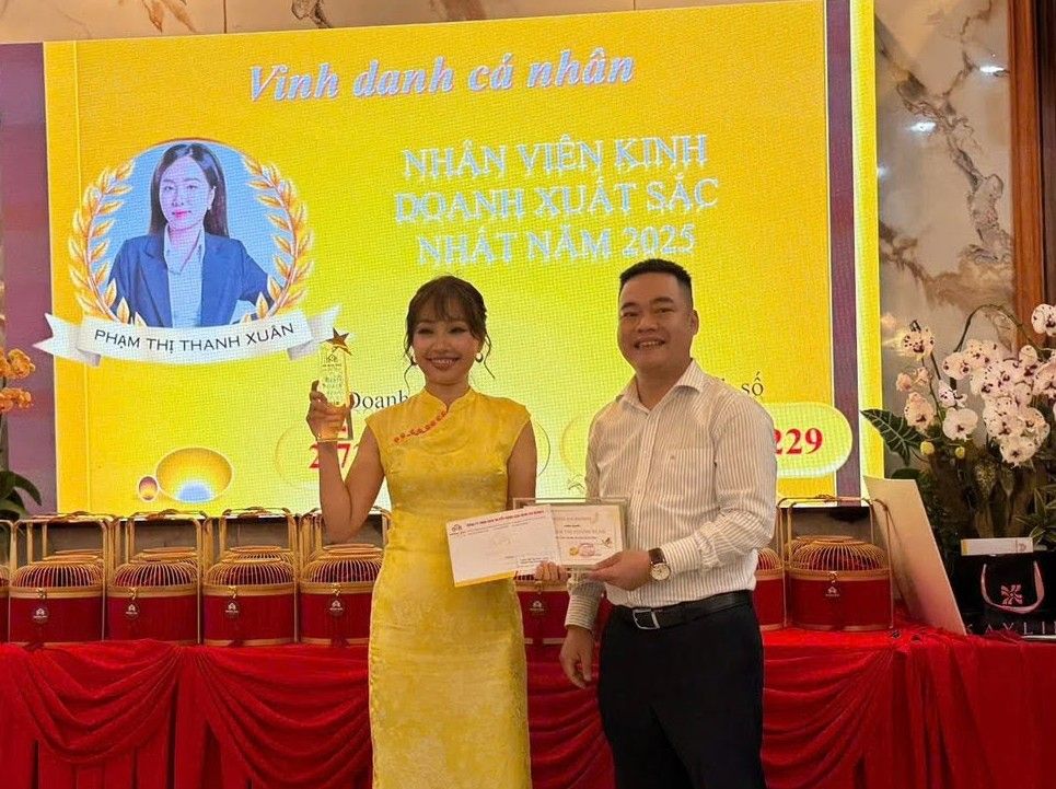 Danh hiệu Best Sales 2025 ghi dấu hành trình chín năm theo đuổi nghề môi giới bất động sản của chị Thanh Xuân.

