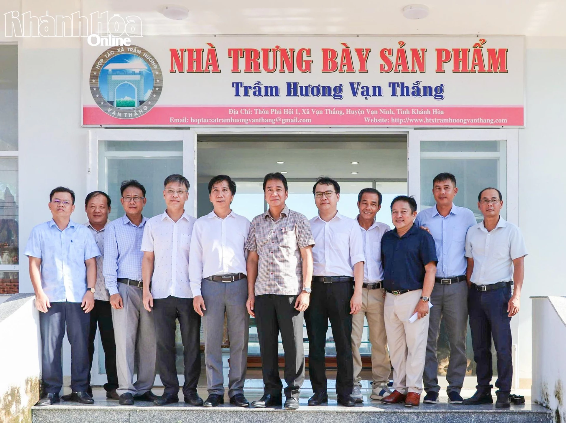 Đồng chí Nguyễn Long Biên cùng đoàn công tác khảo sát tại xã Vạn Thắng.