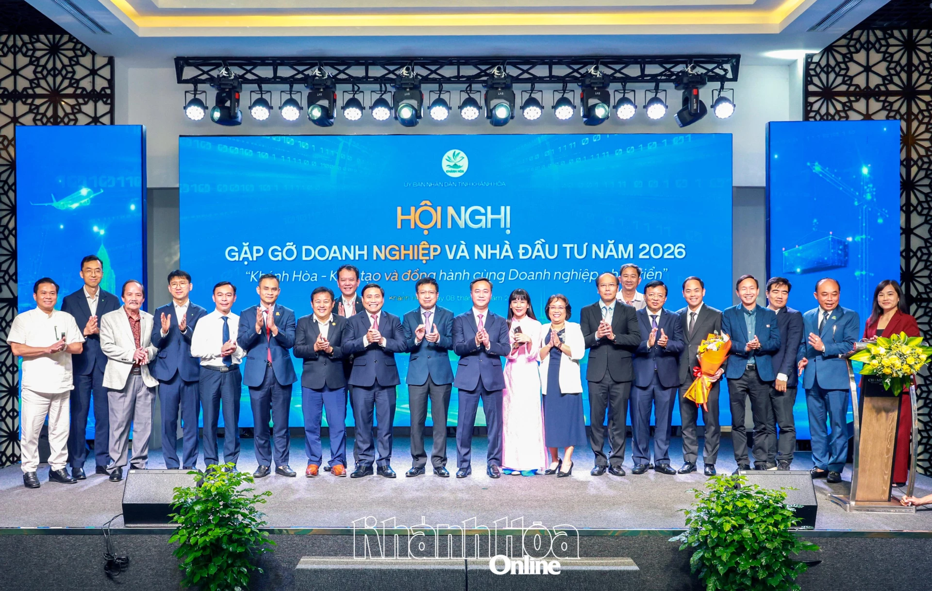 Lãnh đạo tỉnh và Liên đoàn Thương mại và Công nghiệp Việt Nam chúc mừng lãnh đạo các doanh nghiệp nhân Ngày Doanh nhân Việt Nam 13-10-2026.