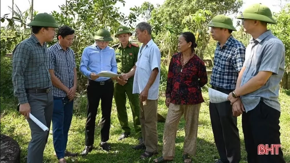 Ảnh minh họa: Đảng ủy, Ủy ban nhân dân xã Hà Linh, tỉnh Hà Tĩnh đang triển khai mô hình “Ngày thứ 7 không hẹn”. (Ảnh: Báo Hà Tĩnh)

