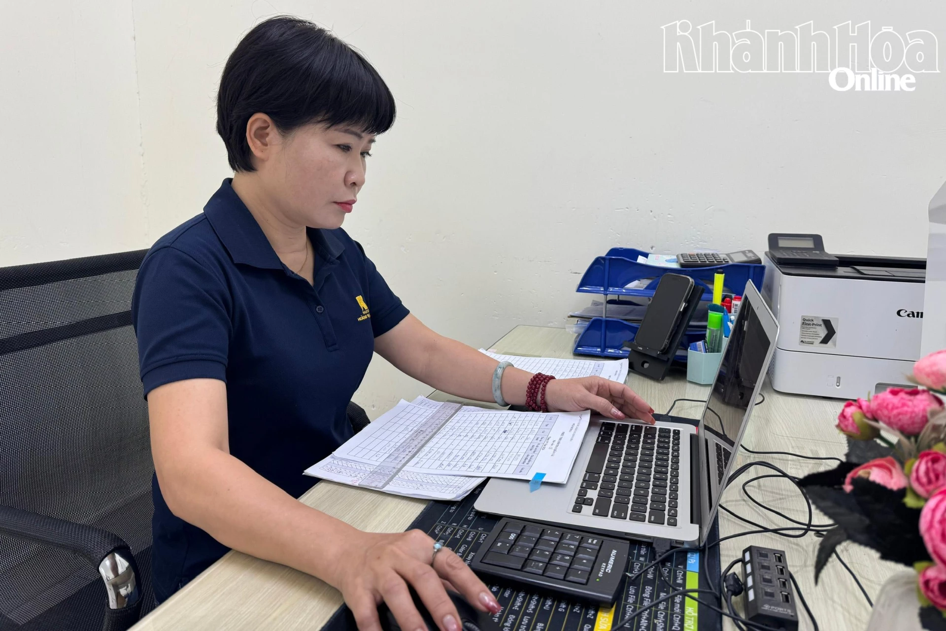 Bà Hoàng Thị Chi Lan đã có 35 năm gắn bó với Nhà máy Thuốc lá Khatoco Khánh Hòa.