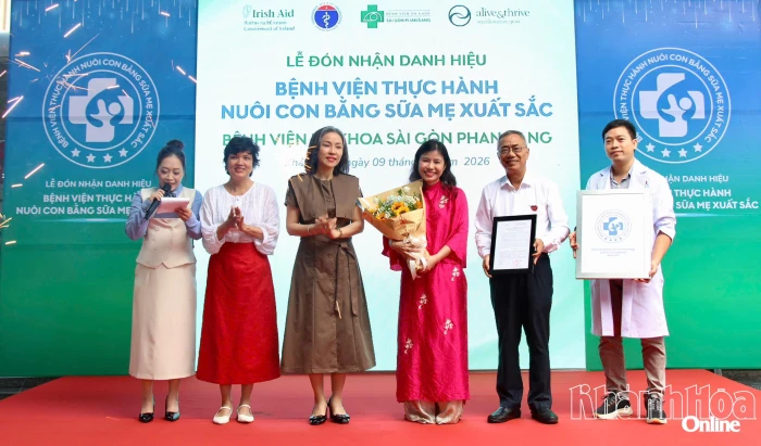 Bệnh viện đầu tiên ở Khánh Hòa đạt danh hiệu “Bệnh viện thực hành nuôi con bằng sữa mẹ xuất sắc”