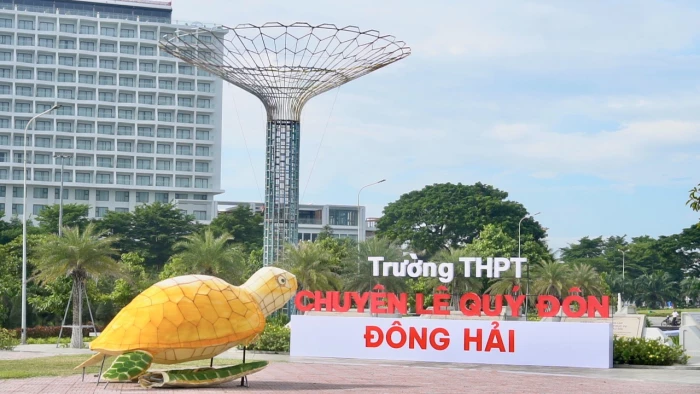 [Video] Khẩn trương chuẩn bị điểm cầu Chung kết Đường lên đỉnh Olympia 2026 tại phường Đông Hải, tỉnh Khánh Hòa
