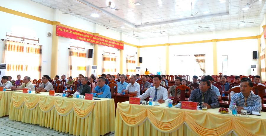 Các đại biểu tham dự hội nghị.