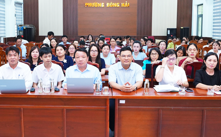 Các đại biểu tham dự hội nghị.