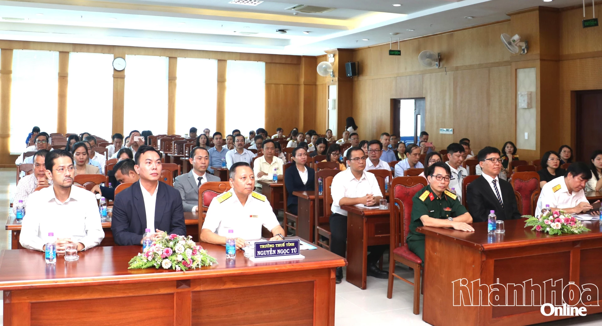 Các đại biểu tham dự lễ tuyên dương.