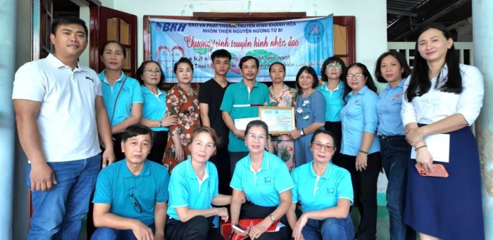 Báo và Phát thanh, Truyền hình Khánh Hòa phối hợp trao 37,5 triệu đồng hỗ trợ bệnh nhân có hoàn cảnh đặc biệt khó khăn