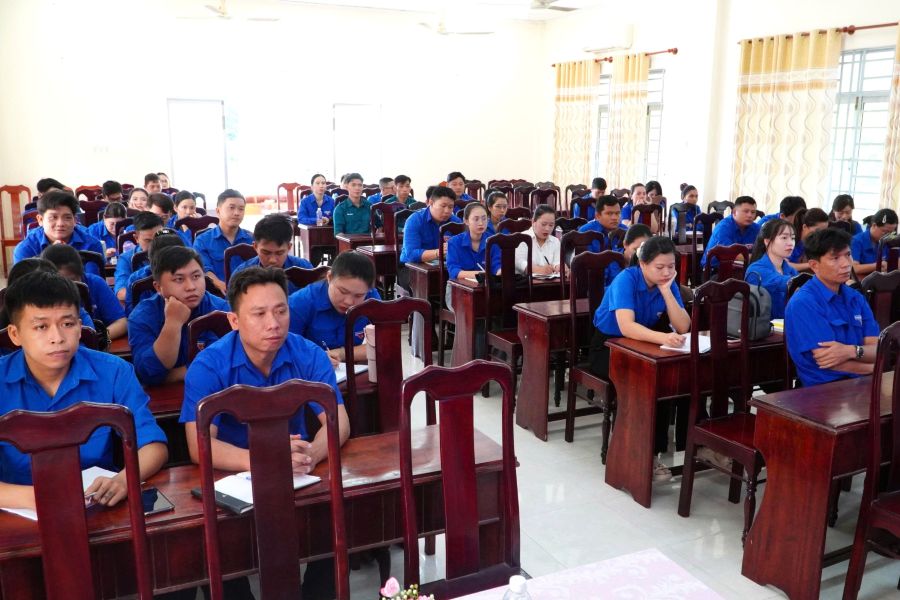 Các học viên tham dự lớp bồi dưỡng.