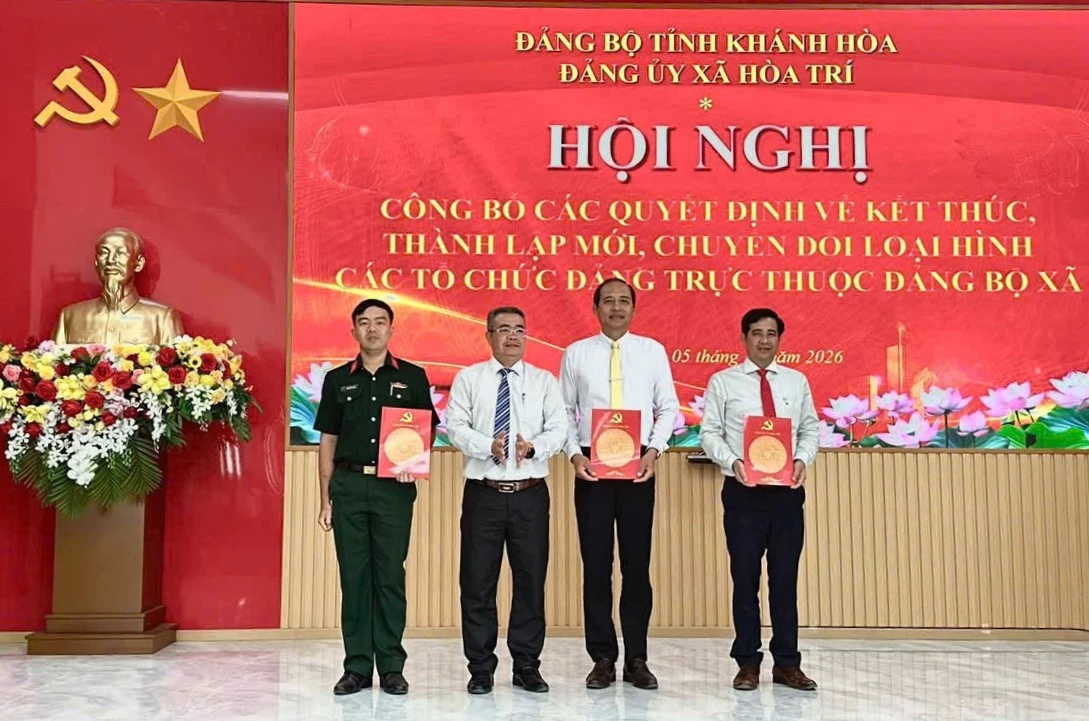 Cấp ủy Đảng bộ Quân sự xã ra mắt.