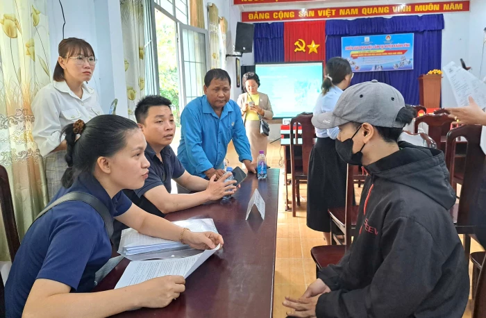 Hướng dẫn triển khai chính sách giải quyết việc làm cho người có đất thu hồi