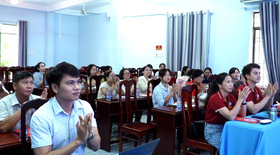 Các học viên tham dự lớp tập huấn.