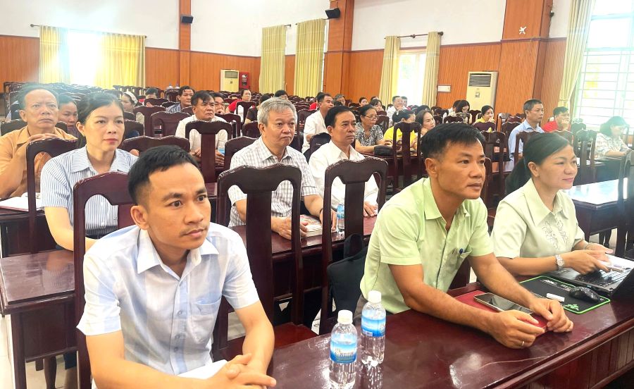 Các đại biểu tham dự hội nghị.