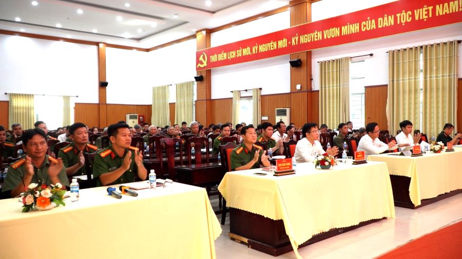 Các đại biểu tham dự hội nghị.