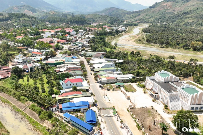 Xây dựng xã Khánh Sơn trở thành tiểu đô thị sinh thái núi rừng